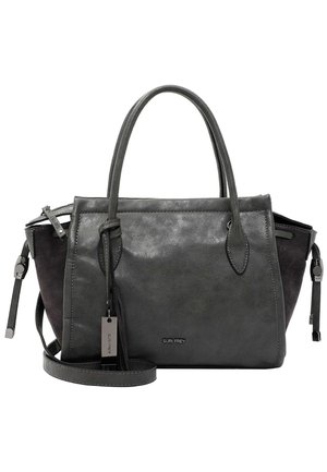 Grå læder- og ruskindshåndtaske med dobbelte håndtag, aftagelig rem, sidelommer med lynlås og en lille metallogo-plade foran.