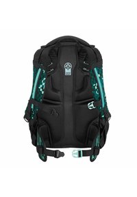 Sac à dos noir et teal avec un panneau arrière en mesh, des bretelles ajustables, des motifs géométriques et un logo au centre en haut.
