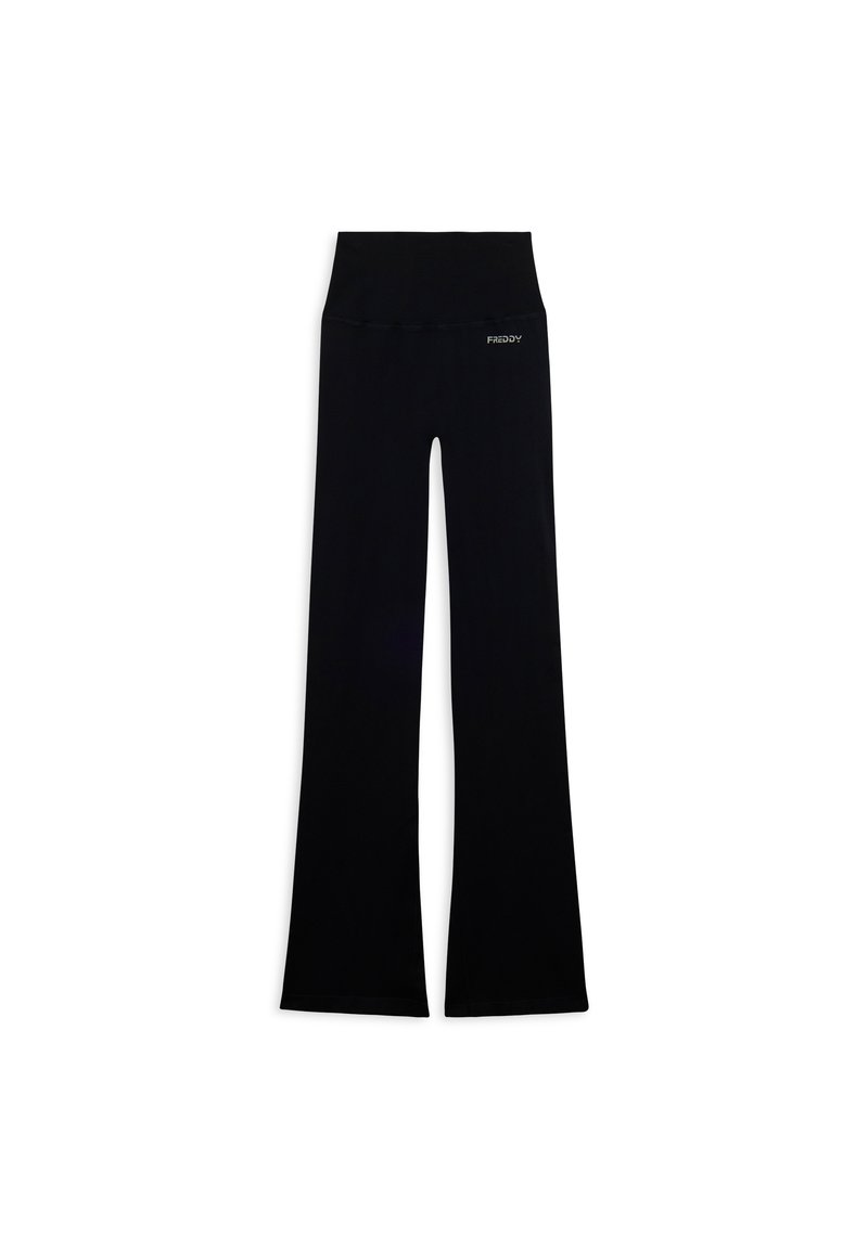 Pantaloni a vita alta neri a campana con logo Freddy sulla vita anteriore, distesi su uno sfondo bianco.