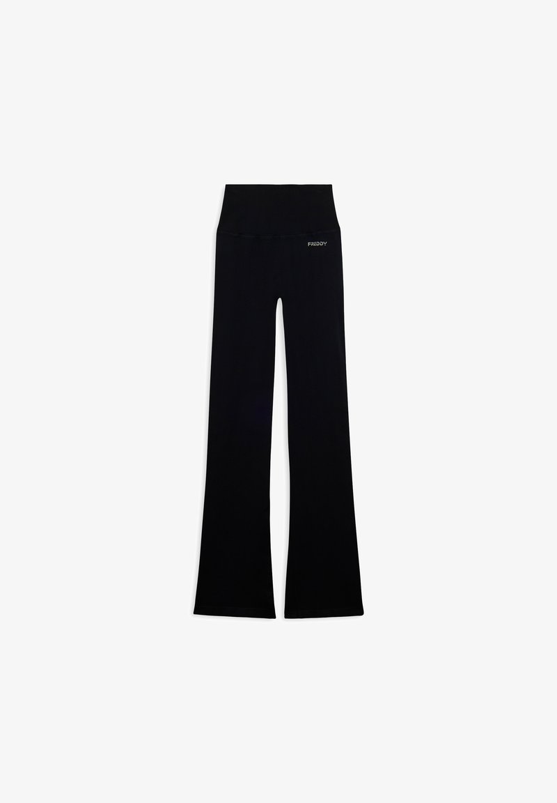 Mustat korkeavyötäröiset liehupantsit, joissa on Freddy-logo etu vyötärönauhan kohdalla, aseteltuna tasaisesti valkoiselle taustalle.