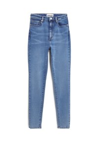 Jean skinny bleu taille haute avec fermeture par bouton et zip, poches avant et arrière, et passants de ceinture.