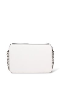 Borsa a tracolla rettangolare bianca in pelle liscia con tracolla a catena argentata e dettagli di cuciture fini. Design minimalista, senza loghi visibili.