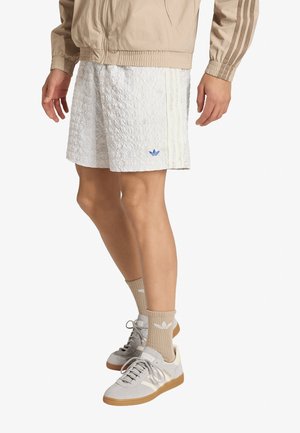 adidas Originals, SHORTS - Shorts - white