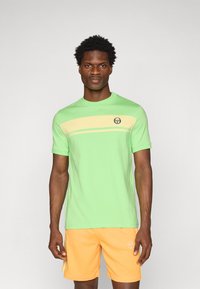 Sergio Tacchini - MASTER TEE - Print T-shirt - summer green/pale banana Thumbnail Image 1