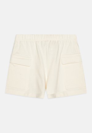 Világos bézs pamut rövidnadrág, rugalmas derékkal, két oldalsó rakott zsebbel és egyenes szabással.