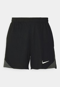 Svart trening shorts laget av lett materiale, med et strukturert mønster, elastisk linning og en hvit Nike-logo ved kanten.