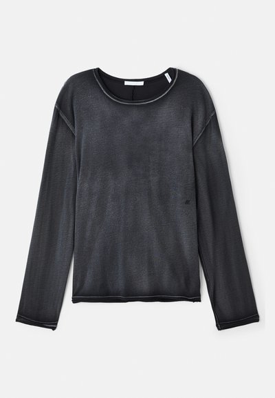 Camisola de manga longa, com decote redondo, em cinza escuro com uma textura suave, apresentando costuras em contraste e um corte descontraído. Design minimalista sem padrões.