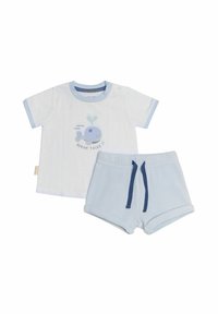 Camisa de algodón de manga corta en azul claro con un gráfico de ballena y un patrón a rayas; pantalones cortos a juego en azul claro con un acabado texturizado y cordón.