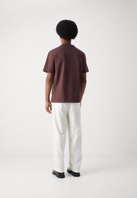 Lindbergh O NECK TEE OVERSIZE - Navadna majica - berry brown