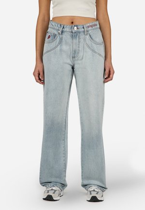 KAVALA - Ohlapne kavbojke - washed soft blue fade