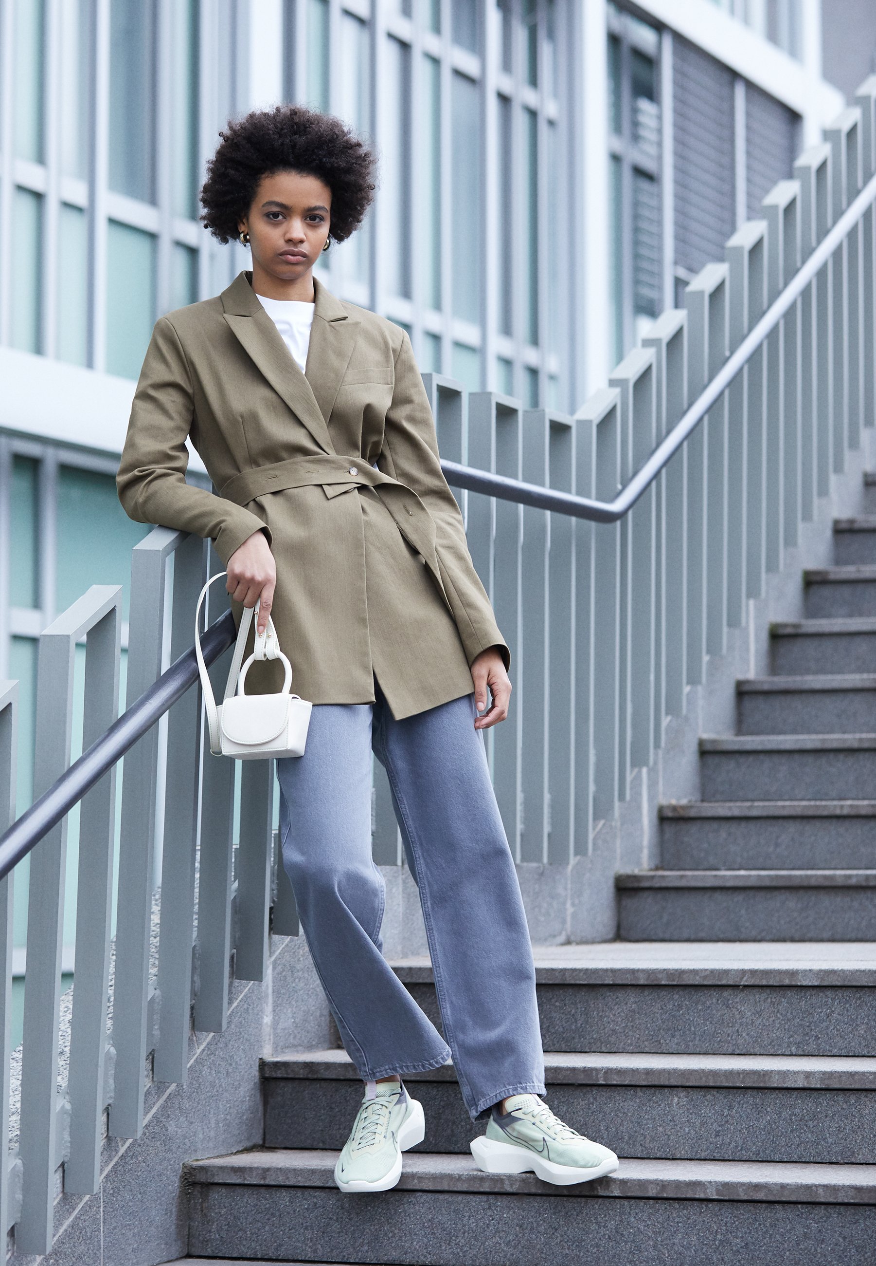 nike vista lite olive aura