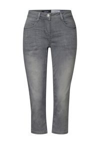 Jeans de mezclilla gris cortos que presentan un diseño ajustado, estilo de cinco bolsillos, cierre frontal con botón y un leve desgastado.