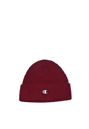 Cappello beanie in maglia a coste di colore rosso scuro con risvolto e piccolo logo Champion ricamato al centro davanti.