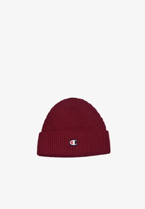 Cappello beanie in maglia a coste di colore rosso scuro con risvolto e piccolo logo Champion ricamato al centro davanti.
