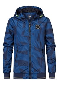 Veste à capuche bleue avec motifs géométriques foncés, fermeture éclair frontale, deux poches latérales zippées, poignets côtelés et logo écusson sur la poitrine.