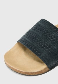 Thumbnail Image 6