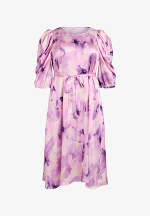 Midi šaty s akvarelovým vzorem v odstínech fialové a růžové, nafouklými rukávy do loktů, kulatým výstřihem a páskem uvázaným v pase.