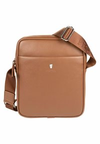Borsa a spalla in pelle marrone con finitura testurizzata, tracolla regolabile e dettaglio in logo argentato. Presenta un vano principale con zip e un design elegante.