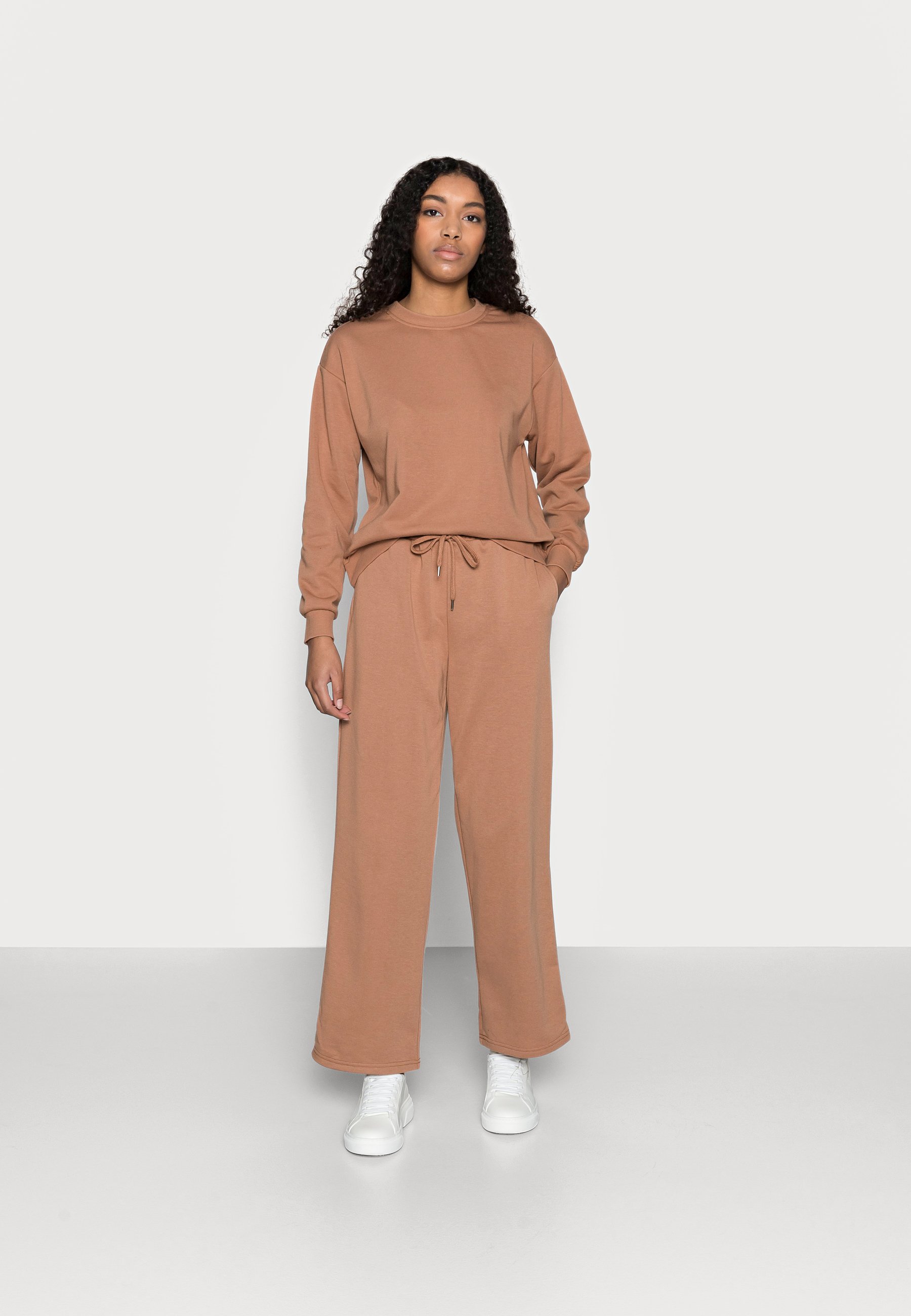 Women VMNATALIA WIDE SET - Zip-up sweatshirt Women VMNATALIA WIDE SET - Zip-up sweatshirt