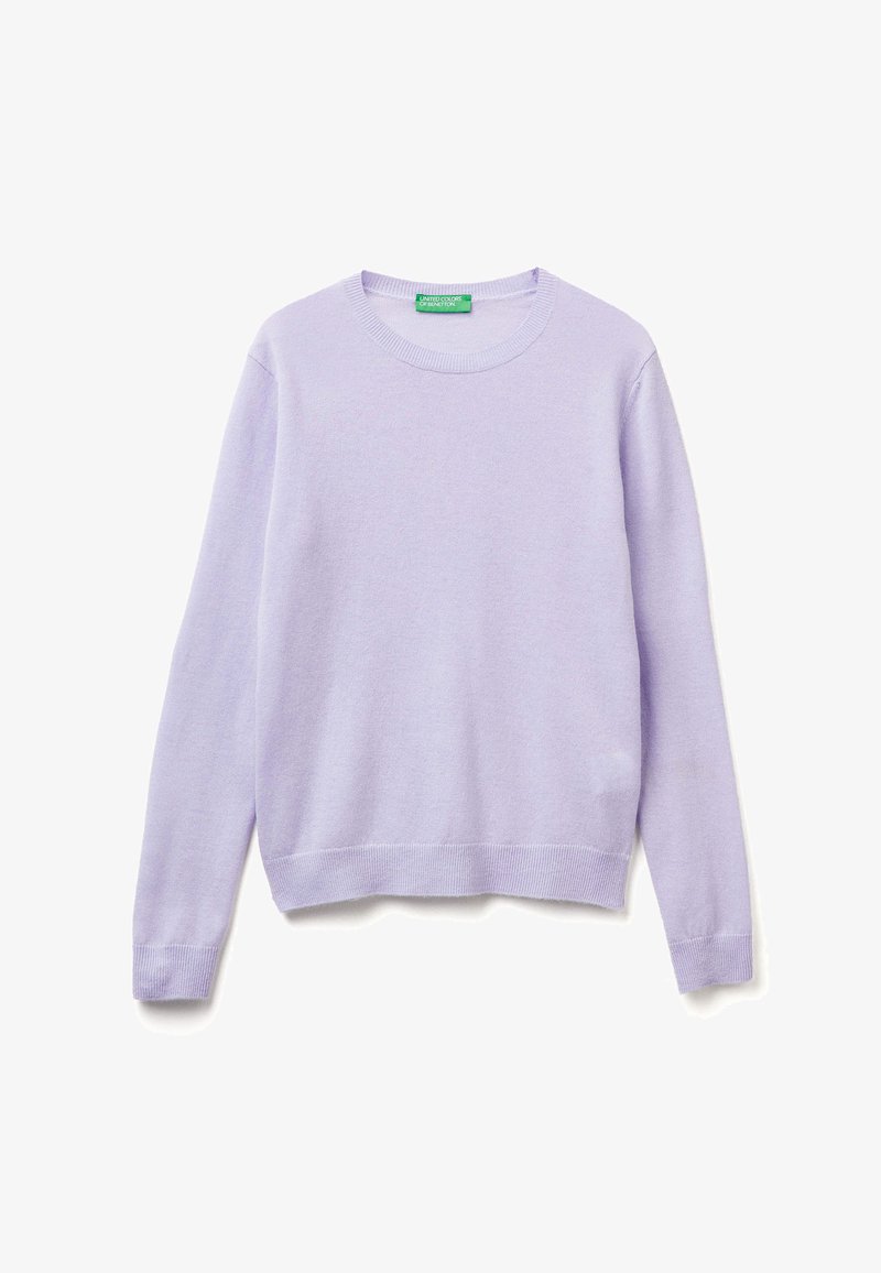 Lilakowy sweter z miękkiej dzianiny, z okrągłym dekoltem, długimi rękawami, ściągaczami i prostym dołem.