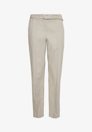 Beige maßgeschneiderte Hose aus leichtem Stoff, ausgestattet mit einem geflochtenen Gürtel, flachem Vorderteil, Falten und schlanker Passform.