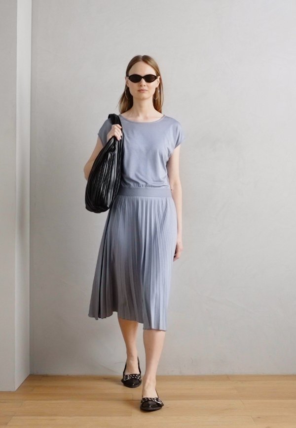 DRESS SHORT SLEEVE ROUND NECK PLISSÈE - Jersey dress - nordic sea4