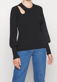 Second Female Stickad tröja - black