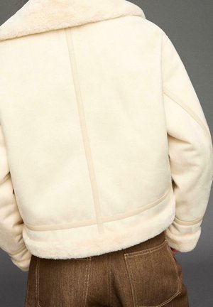 Bershka, Veste en similicuir - sand