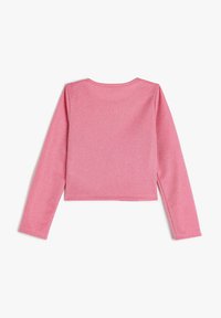 Langärmliges, gekürztes Top aus metallischem pinkfarbenem Stoff mit glatter Textur und rundem Ausschnitt. Einfaches Design ohne zusätzliche Verzierungen.