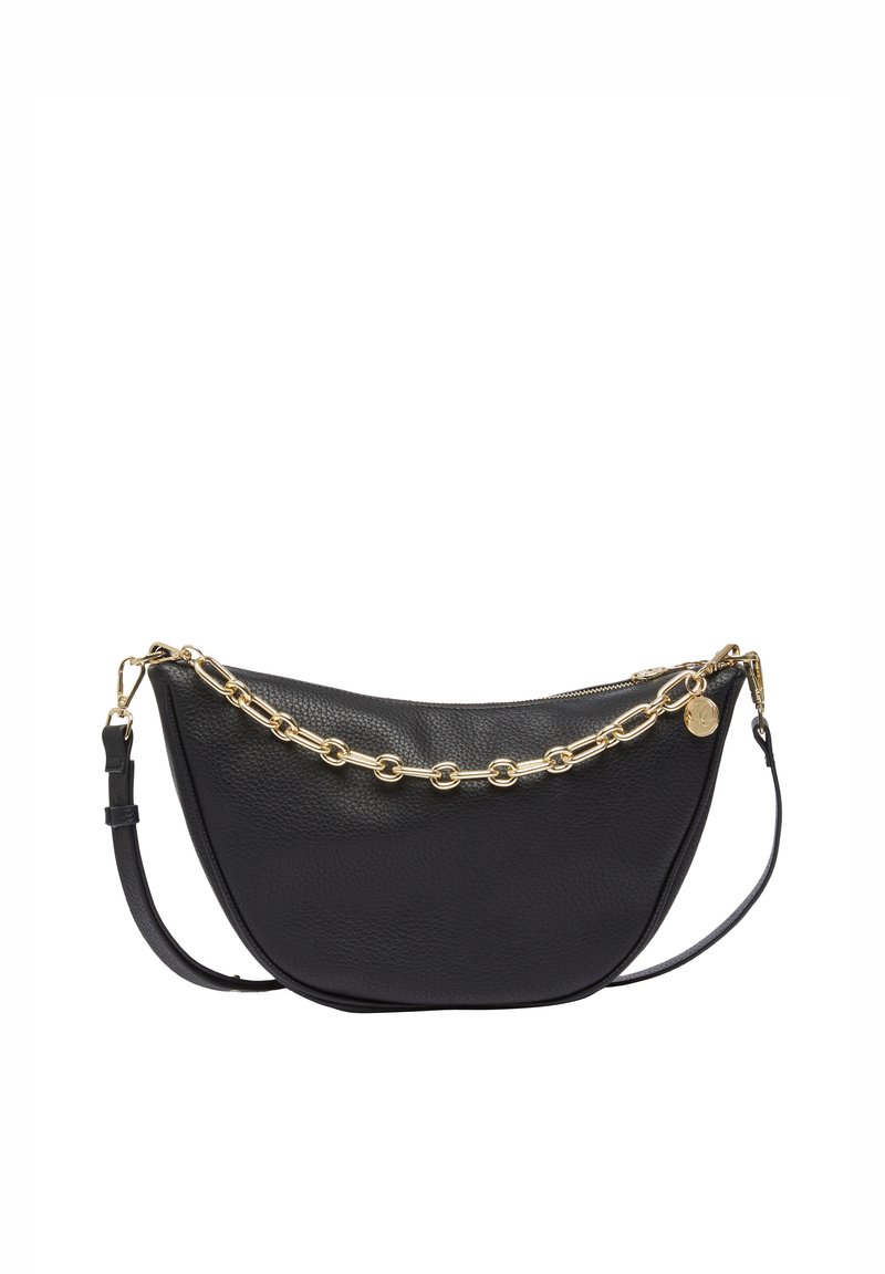 Schwarze Lederhandtasche mit geschwungenem Design, ausgestattet mit einem goldenen Kettenakzent und einem abnehmbaren Schultergurt. Reißverschlussverschluss an der Oberseite.