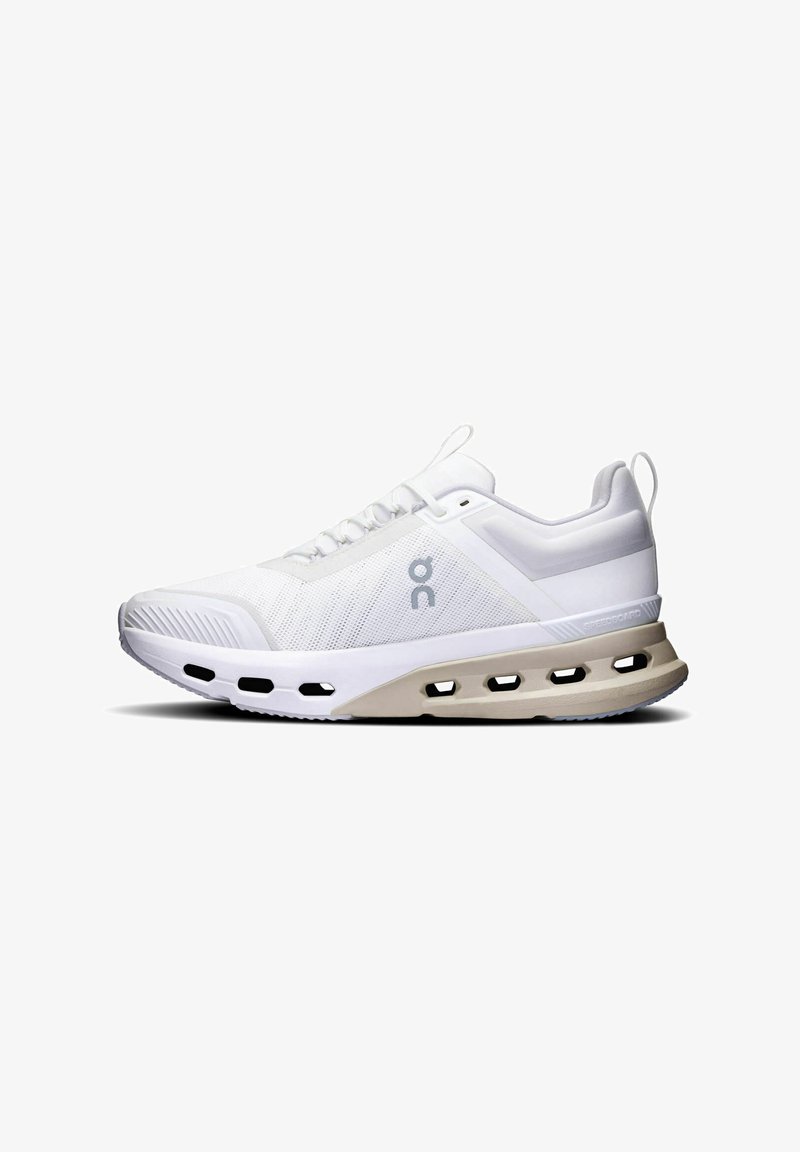 On CLOUDNOVA - Training shoe - White Glacier