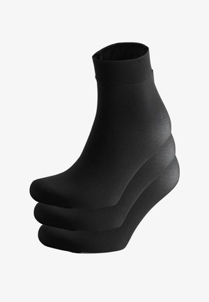 Drei Paar schwarze knöchellange Socken übereinandergestapelt, mit einem gerippten Bündchen und glatter Stoffstruktur.