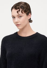ONLY Tall ONLPETRA LOOSE O NECK - Svetr - black