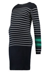 Těhotenské šaty v námořnické modři s bílými horizontálními pruhy a zeleným pruhovaným akcentem na levém rukávu, s kulatým výstřihem a dlouhými rukávy.