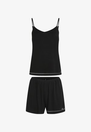 Fekete hálóruha szett, amely tartalmaz egy spagetti pántos felsőt és rugalmas derékú sortot, mindkettő fehér díszítéssel és sima szövet textúrával.