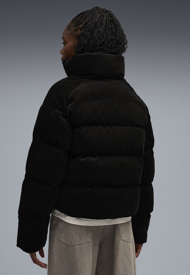 Puma WARDROBE ESSENTIALS - Zimní bunda - black