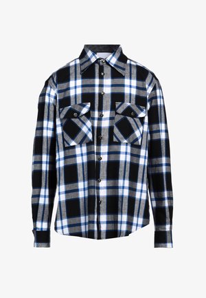 Camicia a maniche lunghe con bottoni, motivo a quadri in nero, bianco, grigio e blu, e due tasche anteriori con patta e bottoni.