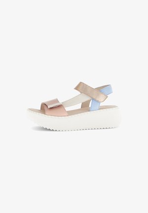 Plattform-Sandalen mit einer weißen Gummisohle, die über pastellfarbene pinke, goldene und hellblaue synthetische Riemen für Halt und Anpassungsfähigkeit verfügen.