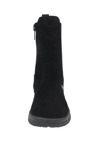 Schwarze Wildleder-Ankle-Boots mit einem seitlichen Reißverschluss, strukturierter Oberfläche, abgerundeter Zehenpartie und einer niedrigen Gummisohle, die dezente Stichdetails aufweisen.