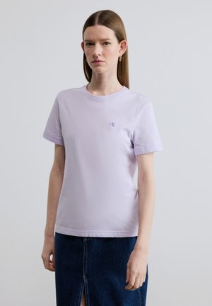 MONOGRAM CREW TEE - Βασικό μπλουζάκι - island lilac