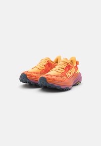 HOKA SPEEDGOAT 6 - Löparskor terräng - sherbet/beet root