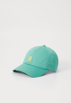 Casquette de baseball turquoise en tissu avec une visière courbée, arborant un logo brodé jaune à l'avant et un design structuré.