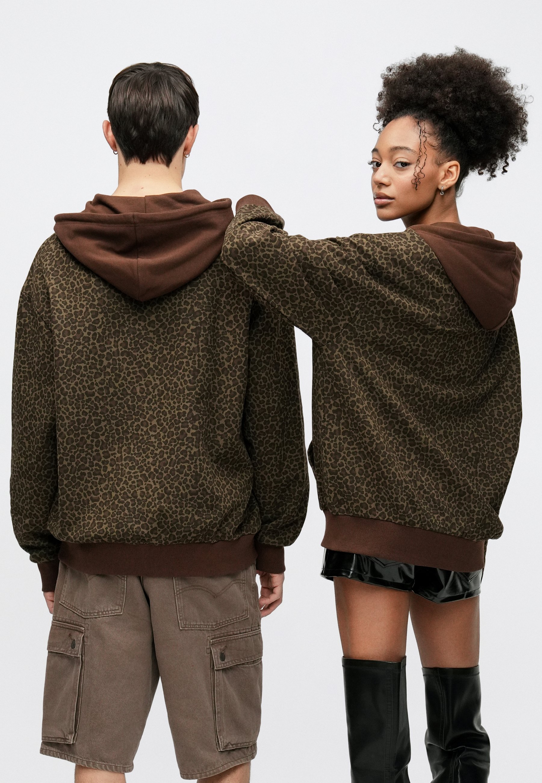 YOURTURN UNISEX RELAXED FIT LEO PRINT ZIP-UP HOODIE - Hoodie