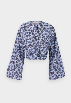 Cropped blouse in lightweight, sheer fabric with a blue floral pattern. Features long, flared sleeves and a twisted front design.