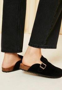 Friends Like These REGULAR FIT - BUCKLE COMFORT  FIT - Puukingad - black