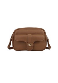 Borsa a tracolla in pelle marrone con texture, dotata di pattina frontale, chiusura in metallo dorato e tracolla regolabile. Forma rettangolare con dettagli cuciti.