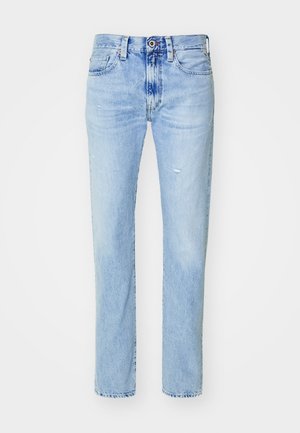 Jeans in denim azzurro chiaro con taglio dritto, caratterizzati da una vita alta, due tasche frontali, leggeri segni di usura e una chiusura con bottoni classica.