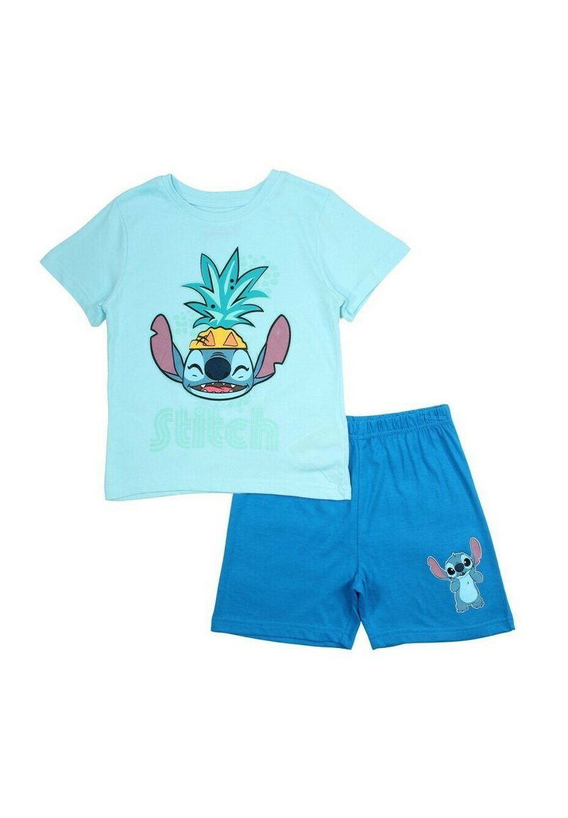 T-shirt en coton bleu clair présentant Stitch avec un ananas sur la tête, associé à un short bleu uni avec une taille élastique, détail graphique de Stitch.