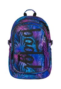 Zaino multicolore con motivo di foglie tropicali in blu e viola. Include accessori neri e una nappina intrecciata viola.