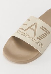 EA7 Emporio Armani UNISEX - Sandales de bain - cobblestone/silver birch